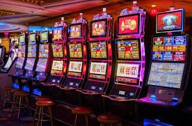 many99 အက်ပ်တွင် Slots ဂိမ်းကစားနေသောပုံ